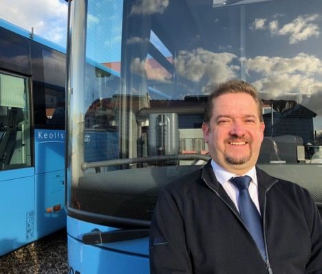 Busoperatør hjælper, når bogstaverne hopper og danser Busoperatør hjælper, når bogstaverne hopper og danser