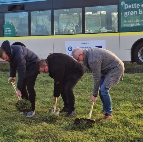 Spadestik til nyt busdepot er ogs en grn milepl for bustrafikken i Aalborg