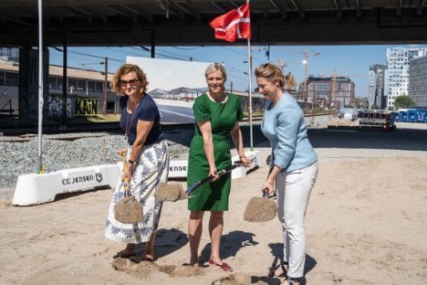 Fjernbusterminal blev sat i gang med tre spadestik