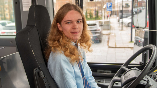 Danmarks yngste med buskørekort kører gult