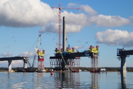 Bro-pylon i Storstrmmen er oppe i fuld hjde - 102 meter