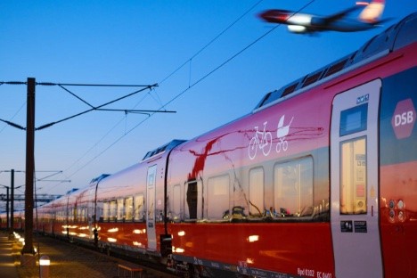 Det første EuroCity-tog kører til Tyskland