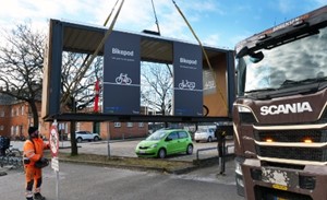 En ombygget container st�r klar til cykler i Hedensted